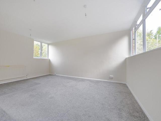 Apartment for rent in Ickenham, Greater London