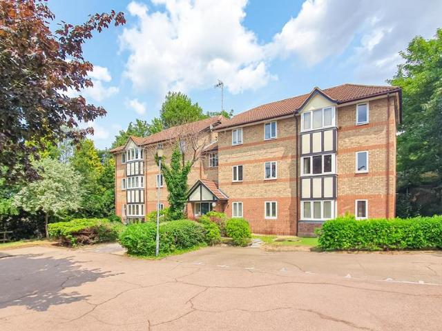 Flat for rent in Hertford, Colliers End