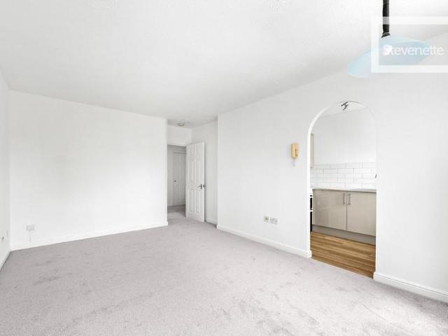 Apartment for rent in Ivy Chimneys, Epping
