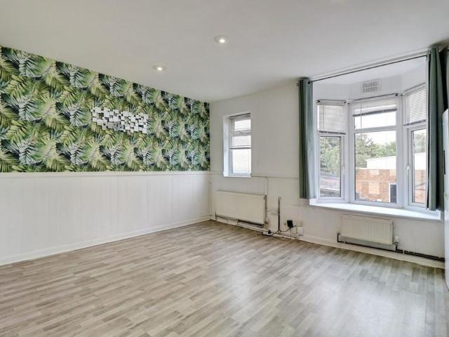 Apartment for rent in Prittlewell, Southend-on-Sea