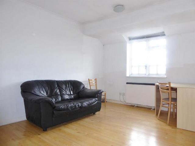 Apartment for rent in Furzedown, Greater London