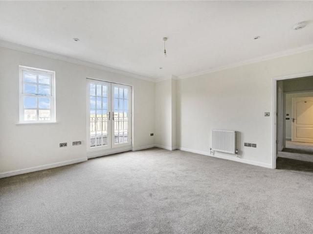 Apartment for rent in Ashlyns Estate, Pouchen End
