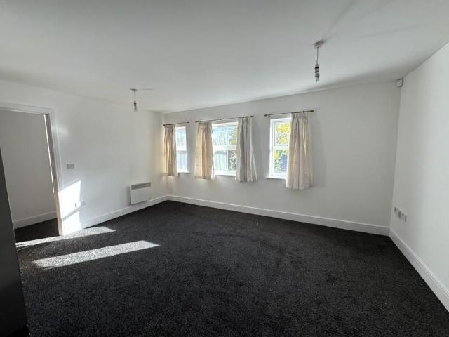 Apartment for rent in Horsell, Woking