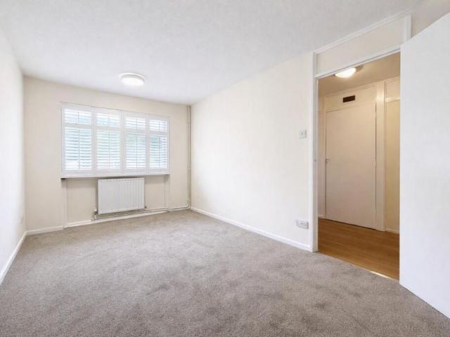 Apartment for rent in Limpsfield, Tandridge
