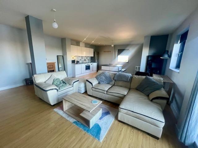Apartment for rent in Cardiff Bay, Falcon Lodge