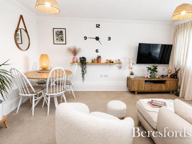 Apartment for rent in Gidea Park, Greater London