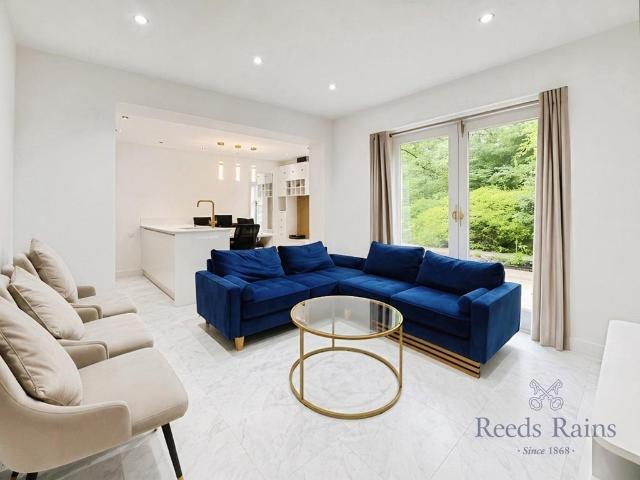 Flat for rent in Colshaw Farm, Wilmslow