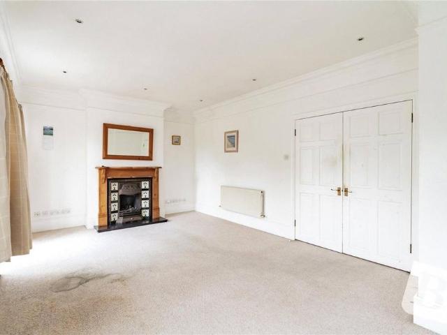 Apartment for rent in Upminster Bridge, Greater London