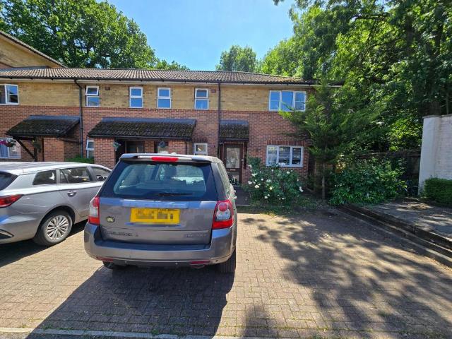 Flat for rent in Watford Rural, Batchworth