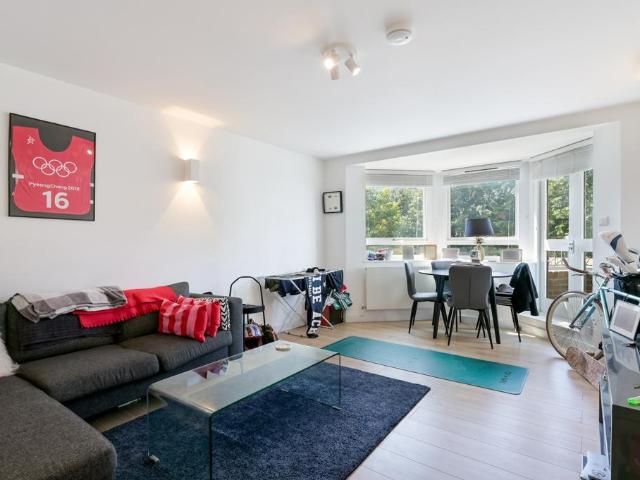 Flat for rent in London Borough of Hounslow, Strand