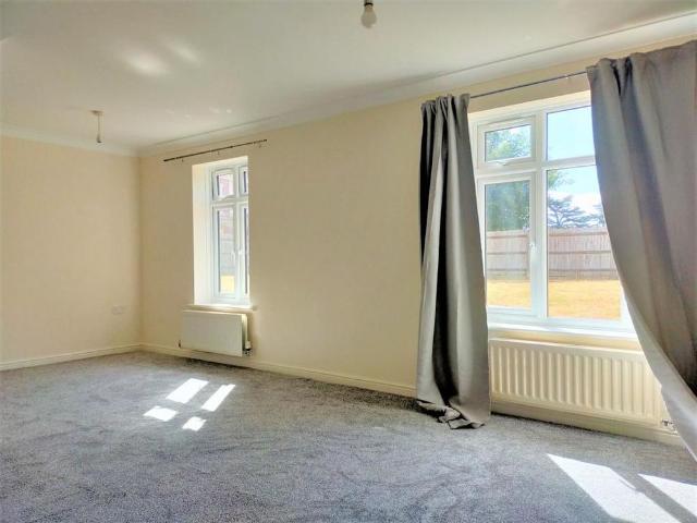 Apartment for rent in Whitebushes, Red Hill