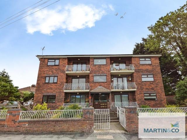 Flat for rent in Calderstones