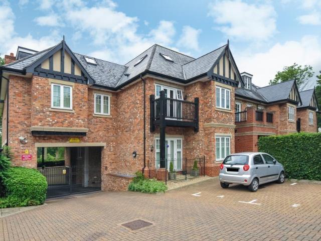 Flat for rent in Northwood, Greater London