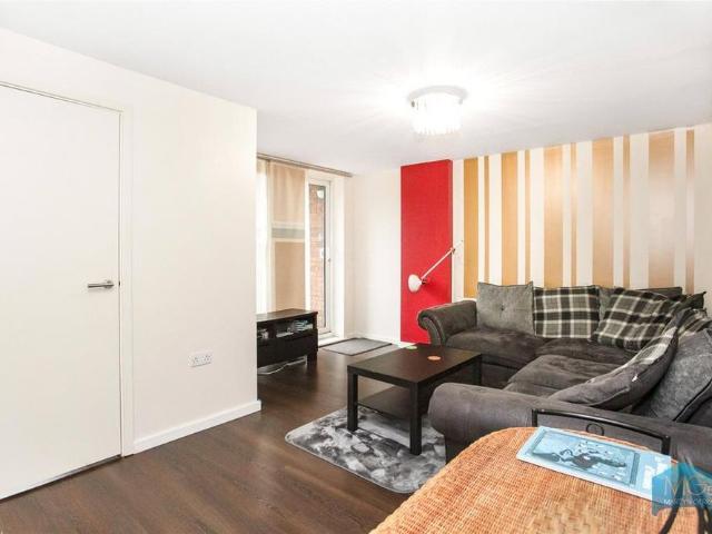 Apartment for rent in Fallow Corner, Greater London