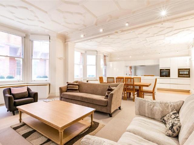 Flat for rent in South Kensington, Greater London