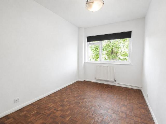 Apartment for rent in Blackhills, Surrey