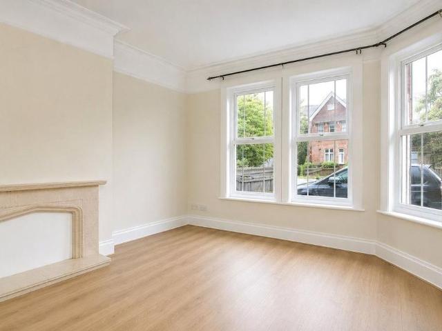 Apartment for rent in Horsell, Woking