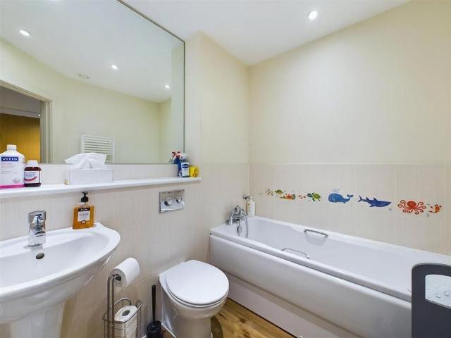 Apartment for rent in Strawberry Hill, Greater London