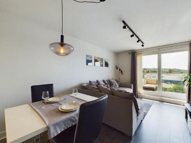 Apartment for rent in Moorend, Pouchen End