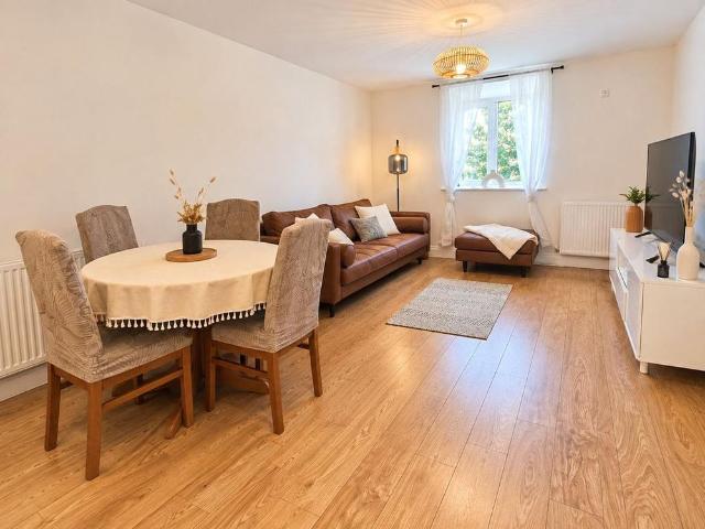 Apartment for rent in Horsell, Woking
