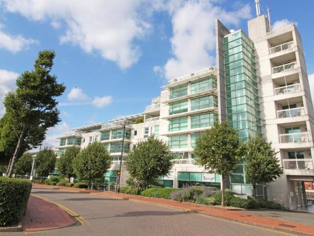 Flat for rent in Cardiff Bay, Falcon Lodge