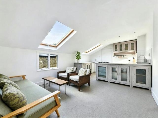 Apartment for rent in Clapham, Greater London