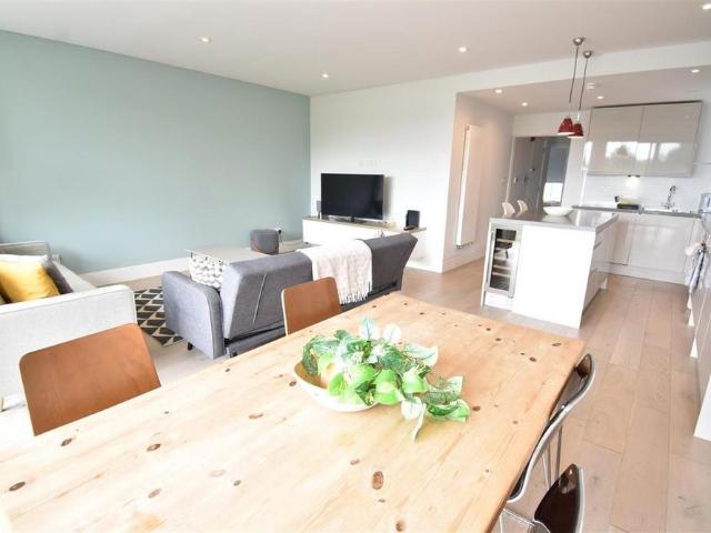 Apartment for rent in Lower Green Esher, Blackhills