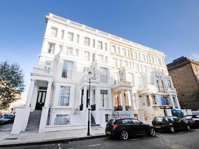 Flat for rent in Earl's Court, Greater London