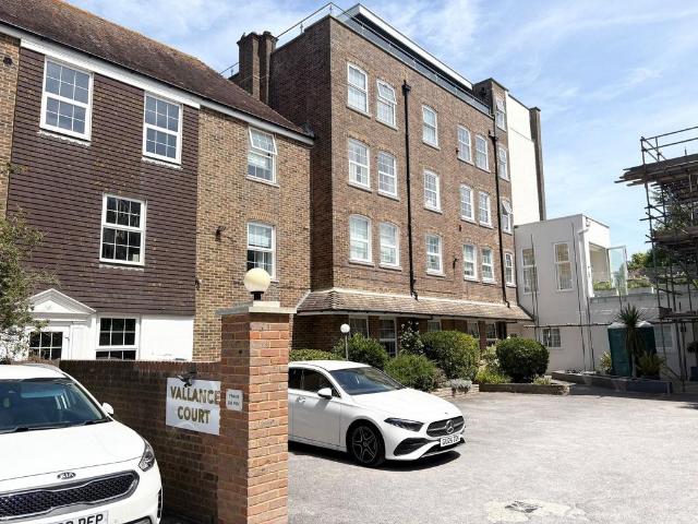 Flat for rent in Aldrington