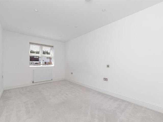 Apartment for rent in Five Acres, Hertfordshire