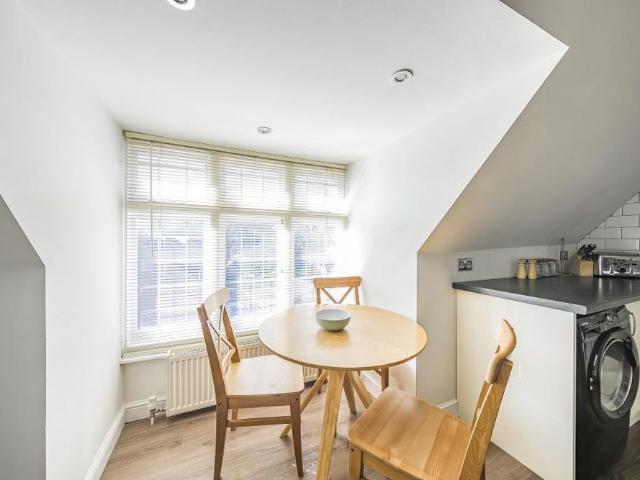 Apartment for rent in Northwood, Greater London