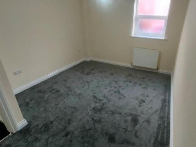 Apartment for rent in Penycae, Wales