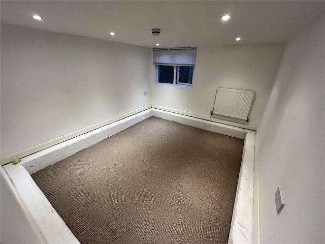 Apartment for rent in Charlesworth, East Midlands