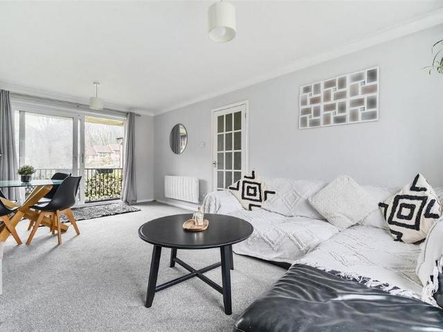 Apartment for rent in Cross In Hand, East Sussex