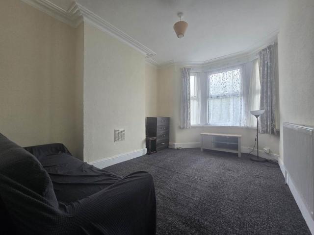 Apartment for rent in Plashet, Greater London