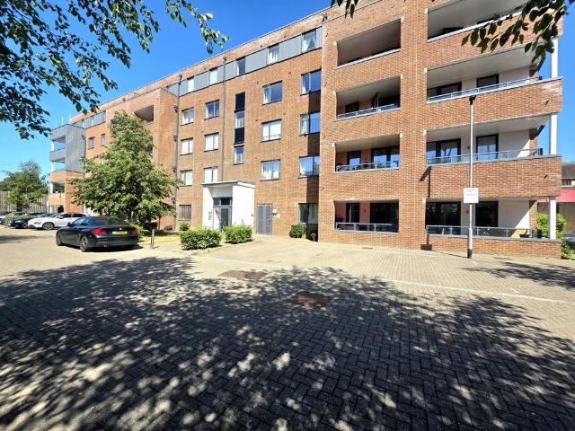 Flat for rent in Harrow Weald, Greater London