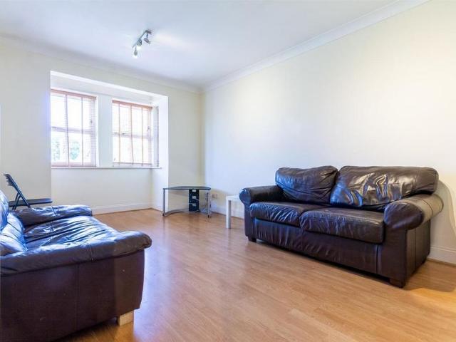 Apartment for rent in Burnedge, Greater Manchester