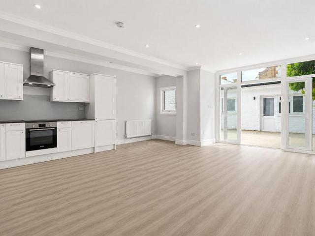 Flat for rent in Clapham Junction, Greater London