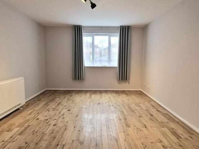 Apartment for rent in Broadfields, Greater London