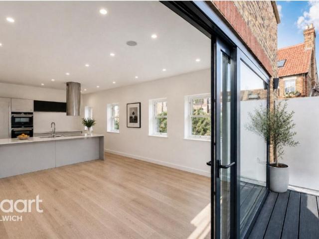 Flat for rent in East Dulwich, Isle Of Man