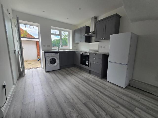 Flat for rent in Watford Rural, Batchworth