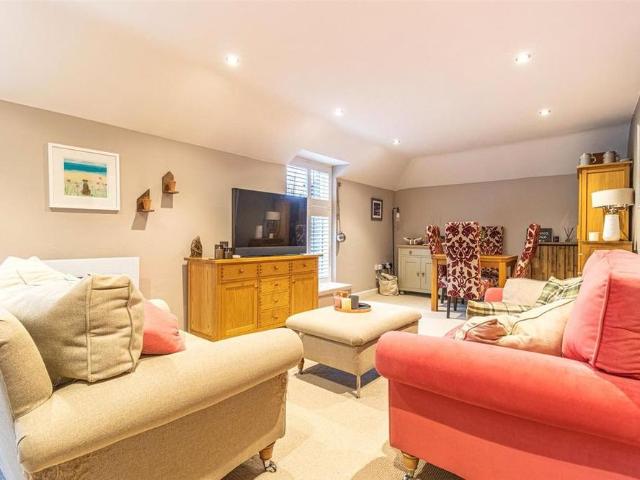 Apartment for rent in Wanborough, Swindon