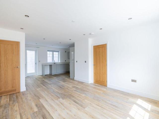 Apartment for rent in Hooley, Red Hill