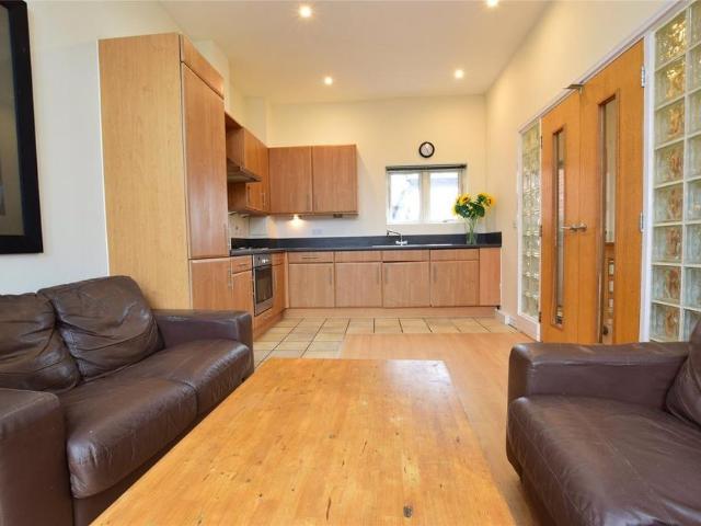 Apartment for rent in St James, Sandown Park