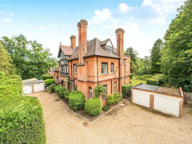 Flat for rent in Sunningdale