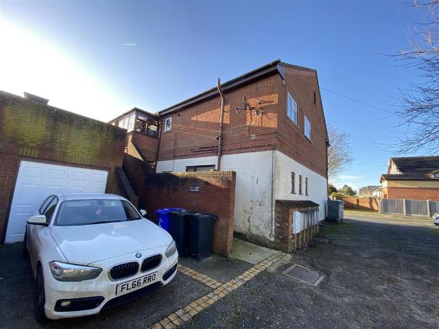 Flat for rent in Beamhurst, Staffordshire