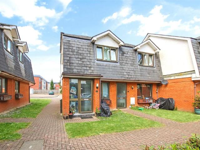 Flat for rent in Amen Corner, Binfield