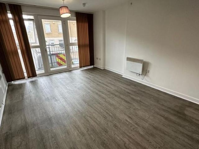 Apartment for rent in Newbury Park, Greater London
