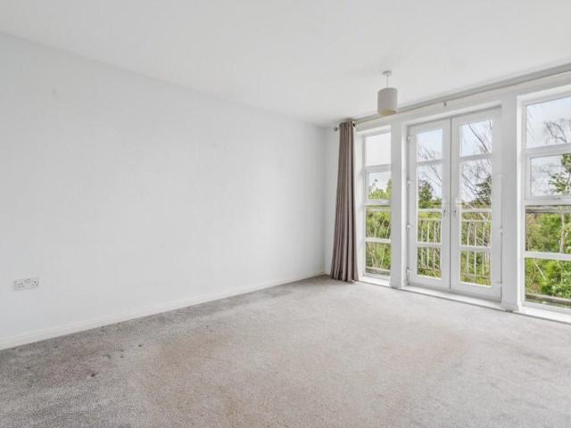 Apartment for rent in Beaconsfield, Knotty Green