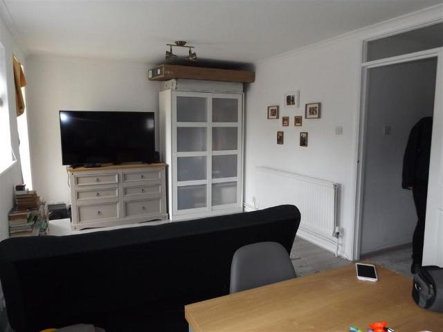 Apartment for rent in Hatching Green, Five Acres